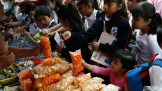 Con esta medida, se busca reducir los altos índices de obesidad infantil y juvenil, ya que actualmente el 37% de los niños de entre 5 y 11 años padecen obesidad, según la Encuesta Nacional de Salud y Nutrición del Inegi.