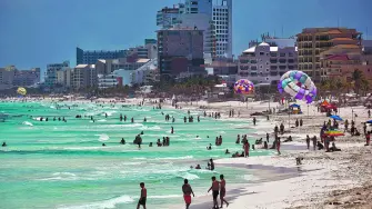 La Comisión Federal para la Protección contra Riesgos Sanitarios reportó que el 98% de las playas mexicanas cumplen con los estándares para su uso recreativo durante la próxima temporada vacacional.

Para más información del tema, visita: https://www.eleconomista.com.mx/politica/vacaciones-semana-santa-cofepris-alerta-sobre-seis-playas-altos-niveles-bacterias-fecales-20250407-753883.html
Twitter: https://twitter.com/eleconomista 
Sitio web: https://www.eleconomista.com.mx/ 
Facebook: https://www.facebook.com/ElEconomista.mx 

#ElEconomista #CapitalHumano #EETV