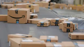 La portavoz de la Casa Blanca, Karoline Leavitt, calificó este martes de "hostil" y de "acto político" que Amazon expresara su deseo de detallar el impacto de los aranceles en los precios de los productos que ofrece en su plataforma.

Para más información del tema, visita: https://www.eleconomista.com.mx/empresas/casa-blanca-considera-hostil-anuncio-amazon-revelar-impacto-aranceles-20250429-756898.html

¡Síguenos en nuestras redes sociales para mantenerte informado!

Twitter: https://twitter.com/eleconomista 
Facebook: https://www.facebook.com/ElEconomista.mx
Instagram: https://www.instagram.com/eleconomistamx
LinkedIn: https://www.linkedin.com/company/el-economista/

#ElEconomista #EETV