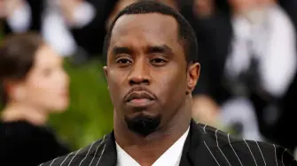 El juicio al magnate de la música Sean 'Diddy' Combs, acusado de tráfico sexual y asociación ilícita, empezó este lunes en Nueva York con la selección del jurado.

¡Síguenos en nuestras redes sociales para mantenerte informado!

Twitter: https://twitter.com/eleconomista 
Facebook: https://www.facebook.com/ElEconomista.mx
Instagram: https://www.instagram.com/eleconomistamx
LinkedIn: https://www.linkedin.com/company/el-economista/

#ElEconomista #EETV
