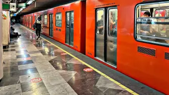 El Sistema de Transporte Colectivo Metro de la Ciudad de México es el principal medio de transporte de los capitalinos y de quienes viven en las periferias y entidades colindantes. 

Para más información del tema, visita: https://www.eleconomista.com.mx/politica/metro-cdmx-transporto-105-millones-personas-marzo-20250521-760101.html 

¡Síguenos en nuestras redes sociales para mantenerte informado!

Twitter: https://twitter.com/eleconomista 
Facebook: https://www.facebook.com/ElEconomista.mx
Instagram: https://www.instagram.com/eleconomistamx
LinkedIn: https://www.linkedin.com/company/el-economista/

#ElEconomista #EETV