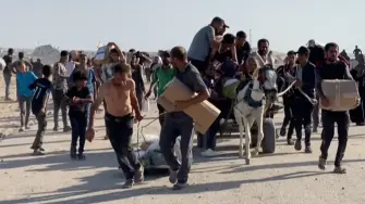 Los civiles, que han estado "privados de comida, agua y asistencia médica durante casi tres meses".

Para más información del tema, visita: https://www.eleconomista.com.mx/internacionales/medicos-fronteras-critica-reparto-ayuda-gaza-trato-deshumanizante-20250530-761525.html

¡Síguenos en nuestras redes sociales para mantenerte informado!

Twitter: https://twitter.com/eleconomista 
Facebook: https://www.facebook.com/ElEconomista.mx
Instagram: https://www.instagram.com/eleconomistamx
LinkedIn: https://www.linkedin.com/company/el-economista/
T

#ElEconomista #EETV