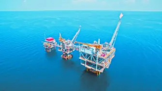 Los precios del petróleo habían caído inicialmente en respuesta a la decisión de la OPEP+ de aumentar la producción, pero el conflicto entre Israel e Irán revirtieron esta tendencia.

Para más información del tema, visita: https://www.eleconomista.com.mx/empresas/jefe-rusa-rosneft-dice-opep-adelantar-aumento-produccion-petroleo-ano-20250621-764713.html

¡Síguenos en nuestras redes sociales para mantenerte informado!

Twitter: https://twitter.com/eleconomista 
Facebook: https://www.facebook.com/ElEconomista.mx
Instagram: https://www.instagram.com/eleconomistamx
LinkedIn: https://www.linkedin.com/company/el-economista/
T

#ElEconomista #EETV