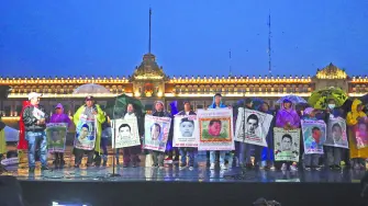 La Suprema Corte de Justicia de la Nación no aclaró el plazo en que la fiscalía debe cumplir con la orden.

Para más información del tema, visita: https://www.eleconomista.com.mx/politica/caso-ayotzinapa-suprema-corte-ordena-fgr-publico-expediente-20250625-765309.html

¡Síguenos en nuestras redes sociales para mantenerte informado!

Twitter: https://twitter.com/eleconomista 
Facebook: https://www.facebook.com/ElEconomista.mx
Instagram: https://www.instagram.com/eleconomistamx
LinkedIn: https://www.linkedin.com/company/el-economista/

#ElEconomista #EETV  #Ayotzinapa