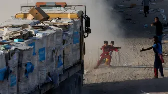 Reclaman a la UE que el aumento de la ayuda pactado con Israel no llega y "los niños mueren de hambre mientras esperan".

Para más información del tema, visita: https://www.eleconomista.com.mx/internacionales/100-ongs-exigen-alto-fuego-inmediato-gaza-crisis-humanitaria-20250723-769469.html

¡Síguenos en nuestras redes sociales para mantenerte informado!

Twitter: https://twitter.com/eleconomista 
Facebook: https://www.facebook.com/ElEconomista.mx
Instagram: https://www.instagram.com/eleconomistamx
LinkedIn: https://www.linkedin.com/company/el-economista/

#ElEconomista #EETV