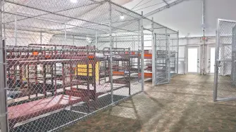 La Agencia Federal para el Manejo de Emergencias (FEMA) se prepara para enviar 608 millones de dólares a los estados para construir centros de detención de inmigrantes, como parte del impulso del gobierno de Donald Trump para ampliar la capacidad de retención de migrantes.

Para más información del tema, visita: https://www.eleconomista.com.mx/internacionales/fema-dara-estados-608-millones-dolares-construir-centros-detencion-inmigrantes-20250725-769830.html 

¡Síguenos en nuestras redes sociales para mantenerte informado!

Twitter: https://twitter.com/eleconomista 
Facebook: https://www.facebook.com/ElEconomista.mx
Instagram: https://www.instagram.com/eleconomistamx
LinkedIn: https://www.linkedin.com/company/el-economista/

#ElEconomista #EETV #Migración