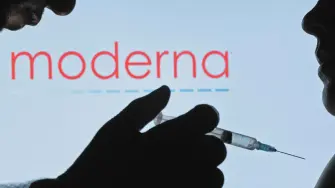 El laboratorio biotecnológico estadounidense comunicó su intención de acometer una reestructuración de su organización como parte de su plan para reducir gastos operativos.

Para más información del tema, visita: https://www.eleconomista.com.mx/empresas/moderna-planea-recortar-10-plantilla-nivel-mundial-20250731-770641.html

¡Síguenos en nuestras redes sociales para mantenerte informado!

Twitter: https://twitter.com/eleconomista 
Facebook: https://www.facebook.com/ElEconomista.mx
Instagram: https://www.instagram.com/eleconomistamx
LinkedIn: https://www.linkedin.com/company/el-economista/

#ElEconomista #EETV #Moderna