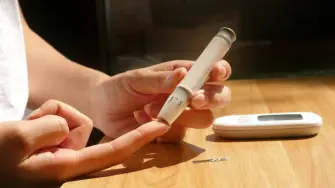 Los padecimientos relacionados con enfermedades del corazón y las afecciones por diabetes causaron 305,177 muertes. Estas enfermedades se mantienen como las principales causas de muerte en México.

Para más información del tema, visita: https://www.eleconomista.com.mx/politica/4-10-muertes-mexico-asociadas-enfermedades-corazon-diabetes-20250808-771883.html

¡Síguenos en nuestras redes sociales para mantenerte informado!

Twitter: https://twitter.com/eleconomista 
Facebook: https://www.facebook.com/ElEconomista.mx
Instagram: https://www.instagram.com/eleconomistamx
LinkedIn: https://www.linkedin.com/company/el-economista/
T

#ElEconomista #EETV