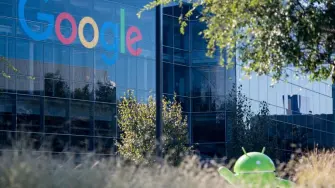 La Comisión Europea sancionó a Google con 3,500 millones de dólares por abuso de dominio en publicidad online, pese a presiones de Donald Trump.

Para más información del tema, visita: https://www.eleconomista.com.mx/empresas/ue-multa-google-3-500-millones-dolares-abuso-publicidad-digital-20250905-775939.html

¡Síguenos en nuestras redes sociales para mantenerte informado!

Twitter: https://twitter.com/eleconomista 
Facebook: https://www.facebook.com/ElEconomista.mx
Instagram: https://www.instagram.com/eleconomistamx
LinkedIn: https://www.linkedin.com/company/el-economista/
T

#ElEconomista #EETV