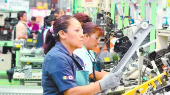 La actividad cayó 1.2% mensual, hilando dos meses a la baja, mientras que descendió 2.8% interanual y sumó 11 descensos en los últimos 12 meses; la manufactura fue el eslabón más débil en el mes.

Para más información del tema, visita: https://www.eleconomista.com.mx/empresas/industria-empezo-mal-segundo-semestre-tropezo-julio-20250911-776750.html

¡Síguenos en nuestras redes sociales para mantenerte informado!

Twitter: https://twitter.com/eleconomista 
Facebook: https://www.facebook.com/ElEconomista.mx
Instagram: https://www.instagram.com/eleconomistamx
LinkedIn: https://www.linkedin.com/company/el-economista/

#ElEconomista #EETV