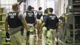 Al menos tres personas resultaron heridas en un tiroteo ocurrido el miércoles en una oficina federal del Servicio de Inmigración y Control de Aduanas en Dallas, informaron medios locales.

Para más información del tema, visita: https://www.eleconomista.com.mx/internacionales/tiroteo-centro-detencion-migrantes-ice-dallas-deja-tres-heridos-20250924-778525.html

¡Síguenos en nuestras redes sociales para mantenerte informado!

Twitter: https://twitter.com/eleconomista
Facebook: https://www.facebook.com/ElEconomista.mx
Instagram: https://www.instagram.com/eleconomistamx
LinkedIn: https://www.linkedin.com/company/el-economista/

#ElEconomista #EETV