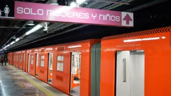 La Línea 1 del Metro de la Ciudad de México se prepara para reabrir el tramo de Chapultepec a Observatorio para el próximo mes, confirmó hace unos días la jefa de Gobierno, Clara Brugada Molina.

Para más información del tema, visita: https://www.eleconomista.com.mx/politica/linea-1-metro-abrira-observatorio-seran-horarios-especiales-pruebas-20250926-778951.html

¡Síguenos en nuestras redes sociales para mantenerte informado!

Twitter: https://twitter.com/eleconomista 
Facebook: https://www.facebook.com/ElEconomista.mx
Instagram: https://www.instagram.com/eleconomistamx
LinkedIn: https://www.linkedin.com/company/el-economista/

#ElEconomista #Metro #CDMX