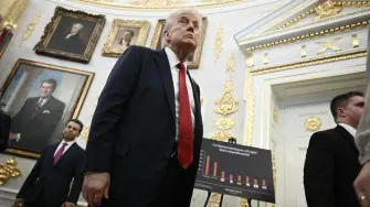 El presidente Donald Trump anunció este martes un acuerdo con el gigante farmacéutico Pfizer que, según él, hará bajar el precio de algunos medicamentos en Estados Unidos.