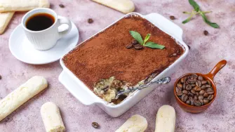 Tiramisú y café
