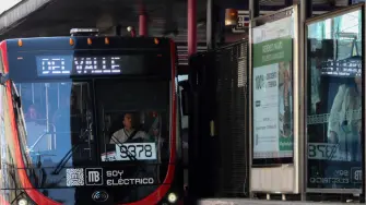 El costo del viaje se mantiene en 6 pesos, y podrá pagarse con cualquiera de los métodos de acceso ya disponibles.

Para más información del tema, visita: https://www.eleconomista.com.mx/politica/metrobus-amplia-horario-linea-2-sera-1-00-am-fines-semana-20251017-782155.html 

¡Síguenos en nuestras redes sociales para mantenerte informado!

Twitter: https://twitter.com/eleconomista 
Facebook: https://www.facebook.com/ElEconomista.mx
Instagram: https://www.instagram.com/eleconomistamx
LinkedIn: https://www.linkedin.com/company/el-economista/

#ElEconomista #Metrobús