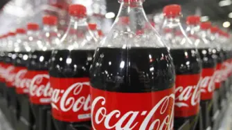 El gigante estadounidense Coca-Cola reducirá 30% el nivel de azúcar en sus refrescos para el mercado mexicano tras negociar la disminución de un nuevo impuesto a otros productos de su portafolio, informó este viernes el gobierno de la presidenta Claudia Sheinbaum.

Para más información del tema, visita: https://www.eleconomista.com.mx/empresas/cambios-prometio-coca-cola-alza-ieps-refrescos-light-cero-20251017-782319.html

¡Síguenos en nuestras redes sociales para mantenerte informado!

Twitter: https://twitter.com/eleconomista 
Facebook: https://www.facebook.com/ElEconomista.mx
Instagram: https://www.instagram.com/eleconomistamx
LinkedIn: https://www.linkedin.com/company/el-economista/

#ElEconomista #IEPS #CocaCola