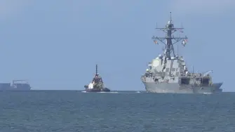 Un buque destructor de Estados Unidos zarpó el jueves de un puerto de Trinidad y Tobago, a poco más de 10 kilómetros de las costas de Venezuela, en medio del despliegue militar que ordenó Washington para su operación antidrogas en el Caribe, constataron periodistas de la AFP.