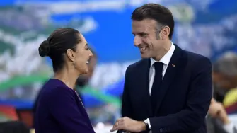 La presidenta confirmó que el mandatario francés visitará México el 7 de noviembre. El Gobierno busca la repatriación de los códices Borgia y otros manuscritos prehispánicos.

Para más información del tema, visita: https://www.eleconomista.com.mx/internacionales/macron-visitara-mexico-7-noviembre-sheinbaum-busca-recuperar-codices-prehispanicos-20251030-784282.html

¡Síguenos en nuestras redes sociales para mantenerte informado!

Twitter: https://twitter.com/eleconomista 
Facebook: https://www.facebook.com/ElEconomista.mx
Instagram: https://www.instagram.com/eleconomistamx
LinkedIn: https://www.linkedin.com/company/el-economista/

#ElEconomista #EETV