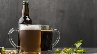 En el Día de la Cerveza Negra repasamos la historia de la stout, cómo llegó a México y por qué sigue siendo una cerveza de nicho, a pesar del auge de la cerveza artesanal.