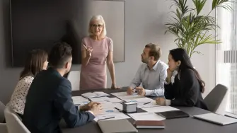 mujer-lider-directiva-prejuicios