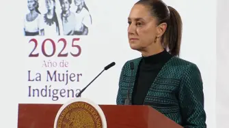 La presidenta de México, Claudia Sheinbaum, sufrió este martes acoso sexual callejero cuando un individuo la manoseó e intentó besarla mientras caminaba y saludaba a simpatizantes en pleno centro de la capital mexicana.

Para más información del tema, visita: https://www.eleconomista.com.mx/politica/acoso-sexual-sufrio-presidenta-claudia-sheinbaum-cdmx-20251105-785131.html

¡Síguenos en nuestras redes sociales para mantenerte informado!

Twitter: https://twitter.com/eleconomista 
Facebook: https://www.facebook.com/ElEconomista.mx
Instagram: https://www.instagram.com/eleconomistamx
LinkedIn: https://www.linkedin.com/company/el-economista/

#ElEconomista #EETV