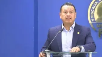 La Fiscalía de Michoacán confirmó que el atacante era originario de Paracho y que en el homicidio participaron más personas vinculadas al crimen organizado.

Para más información del tema, visita: https://www.eleconomista.com.mx/politica/fiscalia-michoacan-identifica-menor-17-anos-autor-homicidio-carlos-manzo-20251106-785360.html

¡Síguenos en nuestras redes sociales para mantenerte informado!

Twitter: https://twitter.com/eleconomista 
Facebook: https://www.facebook.com/ElEconomista.mx
Instagram: https://www.instagram.com/eleconomistamx
LinkedIn: https://www.linkedin.com/company/el-economista/

#ElEconomista #CarlosManzo #Uruapan