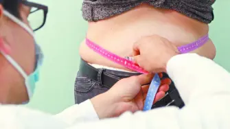 El precio de un mes de tratamiento con estos medicamentos en Estados Unidos puede superar los 1,000 dólares.

Para más información del tema, visita: https://www.eleconomista.com.mx/internacionales/trump-anuncia-acuerdo-reducir-precio-medicamentos-obesidad-eu-20251106-785375.html

¡Síguenos en nuestras redes sociales para mantenerte informado!

Twitter: https://twitter.com/eleconomista 
Facebook: https://www.facebook.com/ElEconomista.mx
Instagram: https://www.instagram.com/eleconomistamx
LinkedIn: https://www.linkedin.com/company/el-economista/

#ElEconomista #Obesidad #Trump