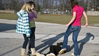 En la CDMX, las alcaldías Iztapalapa, GAM y Azcapotzalco concentran el mayor número de reportes de bullying.

Para más información del tema, visita: https://www.eleconomista.com.mx/arteseideas/57-reportes-bullying-pais-madres-padres-familia-consejo-ciudadano-20251108-785679.html

¡Síguenos en nuestras redes sociales para mantenerte informado!

Twitter: https://twitter.com/eleconomista 
Facebook: https://www.facebook.com/ElEconomista.mx
Instagram: https://www.instagram.com/eleconomistamx
LinkedIn: https://www.linkedin.com/company/el-economista/

#ElEconomista #Bullying