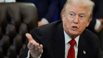Los parlamentarios siguen en desacuerdo sobre cómo reabrir el Gobierno.

Para más información del tema, visita: https://www.eleconomista.com.mx/internacionales/trump-insta-legisladores-dar-dinero-sanidad-directamente-gente-20251108-785708.html 

¡Síguenos en nuestras redes sociales para mantenerte informado!

Twitter: https://twitter.com/eleconomista 
Facebook: https://www.facebook.com/ElEconomista.mx
Instagram: https://www.instagram.com/eleconomistamx
LinkedIn: https://www.linkedin.com/company/el-economista/

#ElEconomista #Trump #GobiernoEU