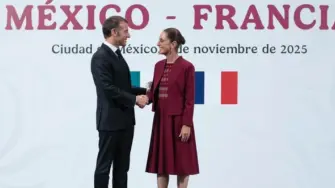 Los gobiernos de México y Francia acordaron fortalecer la cooperación bilateral.

Para más información del tema, visita: https://www.eleconomista.com.mx/politica/macron-invita-sheinbaum-visitar-francia-20251108-785713.html 

¡Síguenos en nuestras redes sociales para mantenerte informado!

Twitter: https://twitter.com/eleconomista 
Facebook: https://www.facebook.com/ElEconomista.mx
Instagram: https://www.instagram.com/eleconomistamx
LinkedIn: https://www.linkedin.com/company/el-economista/

#ElEconomista #Macron #SheinbaumLos gobiernos de México y Francia acordaron fortalecer la cooperación bilateral.

Para más información del tema, visita: https://www.eleconomista.com.mx/politica/macron-invita-sheinbaum-visitar-francia-20251108-785713.html 

¡Síguenos en nuestras redes sociales para mantenerte informado!

Twitter: https://twitter.com/eleconomista 
Facebook: https://www.facebook.com/ElEconomista.mx
Instagram: https://www.instagram.com/eleconomistamx
LinkedIn: https://www.linkedin.com/company/el-economista/

#ElEconomista #Macron #Sheinbaum