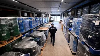 Las restricciones, adoptadas en diciembre de 2024, estaban dirigidas a los bienes denominados "de doble uso", que pueden ser utilizados a la vez con fines civiles y militares.

Para más información del tema, visita: https://www.eleconomista.com.mx/internacionales/china-suspende-prohibicion-exportar-tres-metales-raros-estados-unidos-20251109-785728.html/ 

¡Síguenos en nuestras redes sociales para mantenerte informado!

Twitter: https://twitter.com/eleconomista 
Facebook: https://www.facebook.com/ElEconomista.mx
Instagram: https://www.instagram.com/eleconomistamx
LinkedIn: https://www.linkedin.com/company/el-economista/

#ElEconomista #China #EstadosUnidos