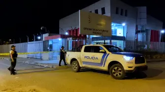 Al menos 27 reclusos fueron hallados muertos por asfixia el domingo por la tarde en una cárcel del suroeste de Ecuador, donde un motín armado había dejado en la madrugada cuatro fallecidos y decenas de heridos, informaron autoridades.

¡Síguenos en nuestras redes sociales para mantenerte informado!

Twitter: https://twitter.com/eleconomista 
Facebook: https://www.facebook.com/ElEconomista.mx
Instagram: https://www.instagram.com/eleconomistamx
LinkedIn: https://www.linkedin.com/company/el-economista/

#ElEconomista #EETV