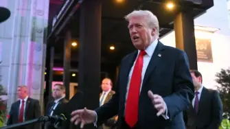 El presidente de Estados Unidos, Donald Trump, dijo este viernes que pidió al Departamento de Justicia que investigue los presuntos vínculos de Jeffrey Epstein con JPMorgan y varias figuras demócratas prominentes, incluido el expresidente Bill Clinton.

Para más información del tema, visita: https://www.eleconomista.com.mx/internacionales/trump-pide-departamento-justicia-investigar-lazos-epstein-bill-clinton-democratas-20251114-786646.html

¡Síguenos en nuestras redes sociales para mantenerte informado!

Twitter: https://twitter.com/eleconomista 
Facebook: https://www.facebook.com/ElEconomista.mx
Instagram: https://www.instagram.com/eleconomistamx
LinkedIn: https://www.linkedin.com/company/el-economista/
T

#ElEconomista #EETV