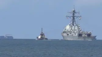 Estados Unidos lanzó el jueves una nueva etapa de su ofensiva militar contra el narcotráfico en el Caribe, denominada Operación Lanza del Sur, tras el arribo del portaaviones USS Gerald Ford, el más grande del mundo, a la región.

Para más información del tema, visita: https://www.eleconomista.com.mx/internacionales/eu-abre-nueva-fase-ofensiva-antidrogas-caribe-20251114-786604.html

¡Síguenos en nuestras redes sociales para mantenerte informado!

Twitter: https://twitter.com/eleconomista
Facebook: https://www.facebook.com/ElEconomista.mx
Instagram: https://www.instagram.com/eleconomistamx
LinkedIn: https://www.linkedin.com/company/el-economista/

#ElEconomista #EETV