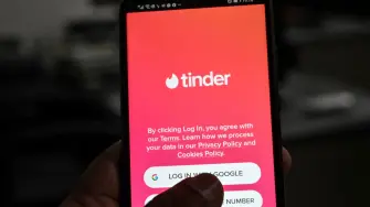 El israelí Simon Leviev, acusado de estafa en las aplicaciones de encuentros —y que motivó el exitoso documental de Netflix "El estafador de Tinder"— fue liberado en Georgia después de dos meses de detención, indicó su abogada este viernes.

Para más información del tema, visita: https://www.eleconomista.com.mx/arteseideas/georgia-libera-estafador-tinder-cierra-caso-definitivamente-20251114-786658.html

¡Síguenos en nuestras redes sociales para mantenerte informado!

Twitter: https://twitter.com/eleconomista 
Facebook: https://www.facebook.com/ElEconomista.mx
Instagram: https://www.instagram.com/eleconomistamx
LinkedIn: https://www.linkedin.com/company/el-economista/

#ElEconomista #EETV