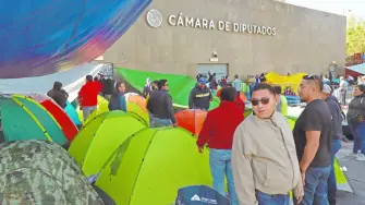 Exigen nuevamente la abrogación de la reforma educativa vigente y ley del ISSSTE.

Para más información del tema, visita: https://www.eleconomista.com.mx/politica/coordinadora-amaga-boicot-mundial-fifa-20251114-786603.html

¡Síguenos en nuestras redes sociales para mantenerte informado!

Twitter: https://twitter.com/eleconomista 
Facebook: https://www.facebook.com/ElEconomista.mx
Instagram: https://www.instagram.com/eleconomistamx
LinkedIn: https://www.linkedin.com/company/el-economista/
T

#ElEconomista #EETV