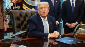 En conferencia de prensa desde la Casa Blanca, el presidente de Estados Unidos se refirió a los disturbios durante la marcha realizada el sábado en la capital mexicana. "He estado viendo lo que pasaba en Ciudad de México este fin de semana. Hay problemas graves allí", indicó.

Para más información del tema, visita: https://www.eleconomista.com.mx/politica/trump-respalda-medidas-agresivas-carteles-contento-mexico-20251117-786979.html

¡Síguenos en nuestras redes sociales para mantenerte informado!

Twitter: https://twitter.com/eleconomista 
Facebook: https://www.facebook.com/ElEconomista.mx
Instagram: https://www.instagram.com/eleconomistamx
LinkedIn: https://www.linkedin.com/company/el-economista/

#ElEconomista #EETV