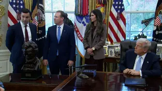 El presidente Donald Trump señaló el lunes que autorizaría un ataque estadounidense en suelo mexicano contra cárteles de drogas si fuera necesario, y dijo además que "en algún momento" hablará con su par venezolano, Nicolás Maduro.

¡Síguenos en nuestras redes sociales para mantenerte informado!

Twitter: https://twitter.com/eleconomista
Facebook: https://www.facebook.com/ElEconomista.mx
Instagram: https://www.instagram.com/eleconomistamx
LinkedIn: https://www.linkedin.com/company/el-economista/

#ElEconomista #EETV