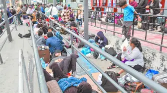 La Corte Suprema de Estados Unidos aceptó el lunes revisar si el gobierno federal tiene la facultad de rechazar solicitudes de asilo antes de que los migrantes crucen la frontera con México para presentar formalmente su petición.