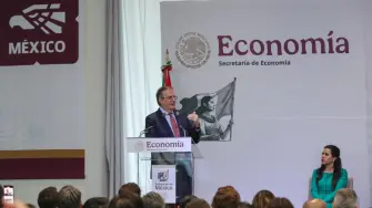 Los autos chinos tienen precios “muy bajos” hasta en China, afirmó el secretario de Economía, Marcelo Ebrard, a unos días de que se discuta una iniciativa en México que pretende aumentar los aranceles a una amplia variedad de productos, incluyendo los automóviles originarios de este país asiático.