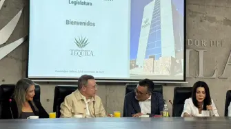 La Cámara Nacional de la Industria Tequilera (CNIT) y el Consejo Regulador del Tequila (CRT), encabezaron una gira y reunión de trabajo con diputadas y diputados federales de diversos grupos parlamentarios.