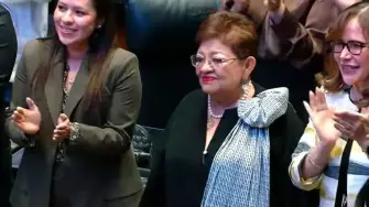 Con 127 votos emitidos, 97 resultaron a favor de quien fungía encargada del despacho de la Fiscalía General de la República, tras la renuncia de Alejandro Gertz Manero.

Para más información del tema, visita: https://www.eleconomista.com.mx/politica/senadores-designan-ernestina-godoy-nueva-titular-fgr-20251203-789486.html

¡Síguenos en nuestras redes sociales para mantenerte informado!

Twitter: https://twitter.com/eleconomista 
Facebook: https://www.facebook.com/ElEconomista.mx
Instagram: https://www.instagram.com/eleconomistamx
LinkedIn: https://www.linkedin.com/company/el-economista/

#ElEconomista #FGR #ErnestinaGodoy