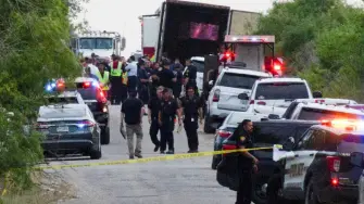 El presidente de EU, Donald Trump ha convertido la lucha contra la inmigración irregular en una prioridad absoluta, mencionando una "invasión" de Estados Unidos por "criminales provenientes del extranjero".

Para más información del tema, visita: https://www.eleconomista.com.mx/internacionales/autoridades-hallan-23-migrantes-escondidos-camion-texas-20251203-789469.html

¡Síguenos en nuestras redes sociales para mantenerte informado!

Twitter: https://twitter.com/eleconomista 
Facebook: https://www.facebook.com/ElEconomista.mx
Instagram: https://www.instagram.com/eleconomistamx
LinkedIn: https://www.linkedin.com/company/el-economista/

#ElEconomista #Migrantes #Texas