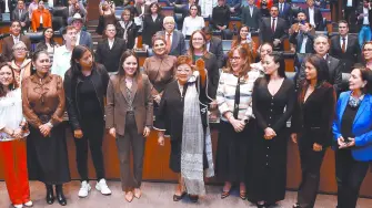 Desde la oposición revelaron que senadores del PAN y de Movimiento Ciudadano y sin partido, junto con los del oficialismo, votaron a favor de Godoy Ramos.

Para más información del tema, visita: https://www.eleconomista.com.mx/politica/fiscal-abrazo-adan-guino-naranja-20251204-789592.html

¡Síguenos en nuestras redes sociales para mantenerte informado!

Twitter: https://twitter.com/eleconomista 
Facebook: https://www.facebook.com/ElEconomista.mx
Instagram: https://www.instagram.com/eleconomistamx
LinkedIn: https://www.linkedin.com/company/el-economista/

#ElEconomista #EETV