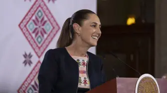 La presidenta de México, Claudia Sheinbaum, confirmó que viajará a Washington D.C. el jueves 4 de diciembre del 2025. Durante su estancia asistirá al acto protocolario del sorteo del mundial, a una breve reunión con su homólogo estadounidense, Donald Trump, y a un encuentro con integrantes de la comunidad hispana y jóvenes mexicanos en el país vecino.

Para más información del tema, visita: https://www.eleconomista.com.mx/politica/reunion-sheinbaum-mexicanos-eu-cuantos-connacionales-viven-estados-unidos-20251204-789645.html

¡Síguenos en nuestras redes sociales para mantenerte informado!

Twitter: https://twitter.com/eleconomista 
Facebook: https://www.facebook.com/ElEconomista.mx
Instagram: https://www.instagram.com/eleconomistamx
LinkedIn: https://www.linkedin.com/company/el-economista/

#ElEconomista #EETV