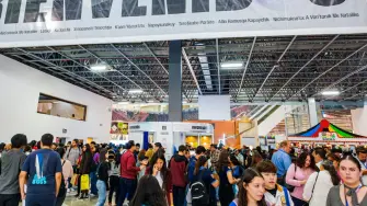 Entrada a la Feria Internacional del Libro de Guadalajara durante la edición de 2024.