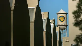 La icónica torre de agua de la Warner Bros.