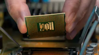 La escasez global de chips por la disputa entre Países Bajos y China afectó a algunas armadoras y a la cadena de autopartes en México, ya presionada por Trump y su política antichina.

¡Síguenos en nuestras redes sociales para mantenerte informado!

Twitter: https://twitter.com/eleconomista 
Facebook: https://www.facebook.com/ElEconomista.mx
Instagram: https://www.instagram.com/eleconomistamx
LinkedIn: https://www.linkedin.com/company/el-economista/

#ElEconomista #EETV