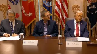 El presidente de Estados Unidos, Donald Trump, advirtió el lunes que Europa va "por muy mal camino", en un ataque días después de que Washington publicó su nueva estrategia de seguridad en la que critica al continente por la migración masiva.