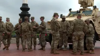 Un juez federal de California ordenó este miércoles poner fin al despliegue de tropas de la Guardia Nacional por parte del presidente Donald Trump en Los Ángeles y ordenó que vuelvan al control del gobernador demócrata del estado. 

Para más información del tema, visita: https://www.eleconomista.com.mx/internacionales/juez-ordena-trump-poner-despliegue-guardia-nacional-angeles-20251210-790580.html 

¡Síguenos en nuestras redes sociales para mantenerte informado! 

Twitter: https://twitter.com/eleconomista 
Facebook: https://www.facebook.com/ElEconomista.mx 
Instagram: https://www.instagram.com/eleconomistamx 
LinkedIn: https://www.linkedin.com/company/el-economista/ 

#ElEconomista #EETV